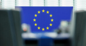 El 54% dels catalans no sap dir el nom de cap institució europea, segons una enquesta de l’Eurocambra